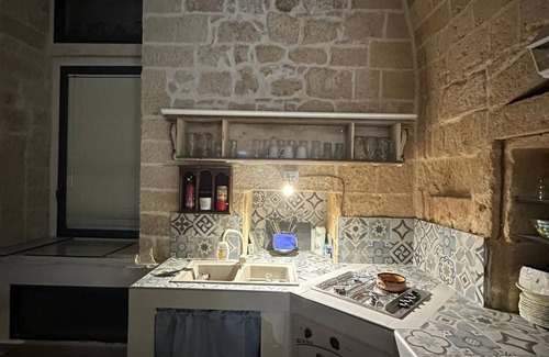 Lecce Historic Center Apartment | Apartment 'San Leonardo Apartments - Suite' with Wi-Fi