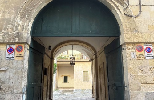 Lecce Historic Center Apartment | Apartment 'San Leonardo Apartments - Suite' with Wi-Fi