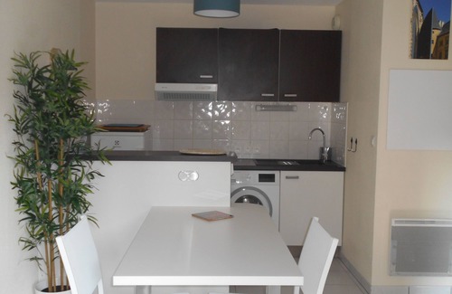Sarlat-la-Caneda Apartment | Apartment Sarlat quiet bright terrace private parking