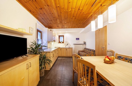 Laces Apartment | Apartment "Schnalserhof Gravensteiner" with Mountain View, Shared Terrace & Wi-Fi