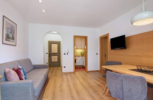 Silandro Apartment | Apartment 'Schnatzhof A2' with Mountain View, Shared Pool and Wi-Fi