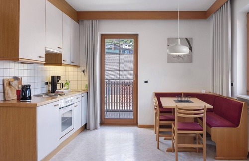Silandro Apartment | Apartment 'Schnatzhof Typ A10' with Mountain View, Shared Pool and Wi-Fi
