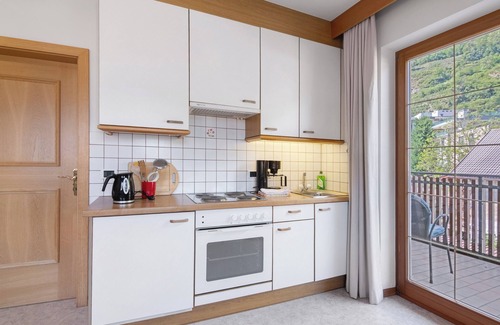Silandro Apartment | Apartment 'Schnatzhof Typ A10' with Mountain View, Shared Pool and Wi-Fi