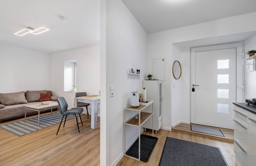Ebingen Apartment | Apartment 'Schöne Garten' with Mountain View, Wi-Fi and Air Conditioning
