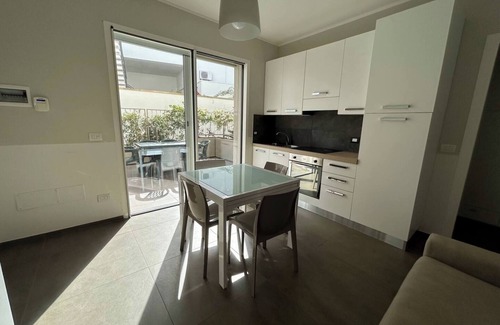 Santa Caterina Apartment | Apartment 'Scirocco' with Private Terrace, Wi-Fi and Air Conditioning
