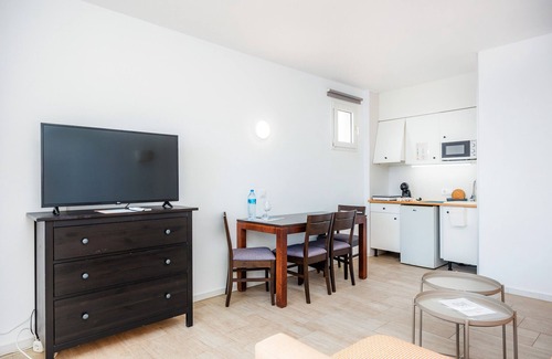 Portocolom Apartment | Apartment 'Sea View Room 106' with Shared Pool, Wi-Fi and Air Conditioning