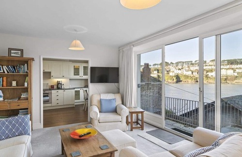 Polruan Apartment | Apartment, Sea Views & Terrace on Waters Edge
