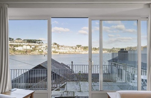 Polruan Apartment | Apartment, Sea Views & Terrace on Waters Edge