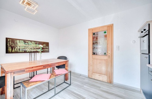 Mattsee Apartment | Apartment 'Seenähe' with Shared Terrace, Shared Garden and Wi-Fi