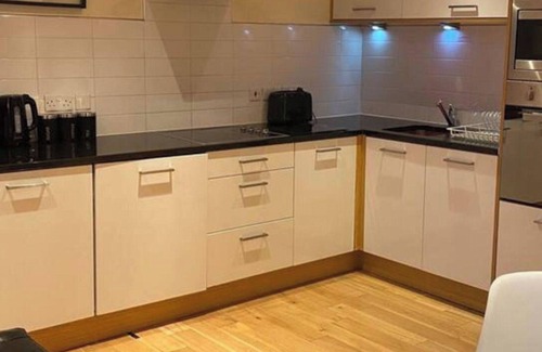 Hull Old Town Apartment | Apartment - Sleeps 4 - Balcony - Parking - Pets Ok