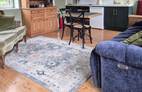 Castleisland Apartment | Apartment-Sleeps2-Parking-Garden-Patio