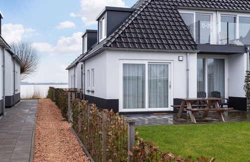 Saint Johannesga Apartment | Apartment Sneekermeer with Water Sports Access