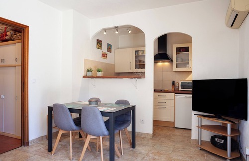 Cassis Apartment | Apartment 'Somptueux Avec Jardin' with Sea View, Wi-Fi and Air Conditioning