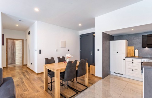 Ortsmitte Apartment | Apartment 'Sophie Stecker' with Mountain View, Private Terrace and Wi-Fi