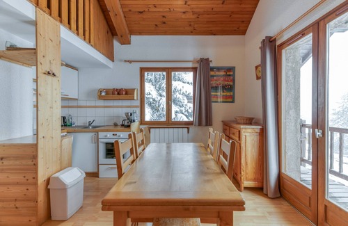 Villard-Reculas Apartment | Apartment 'Souveraine 3 Charmant Appartement' with Mountain View, Balcony and Wi-Fi