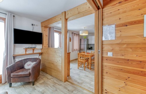 Villard-Reculas Apartment | Apartment 'Souveraine 1 - Superbe Appart' with Mountain View, Private Terrace and Wi-Fi