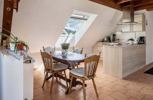 Hofsgrund Apartment | Apartment 'Sport Rees - Ferienwohnung Pia' with Mountain View, Shared Terrace and Wi-Fi