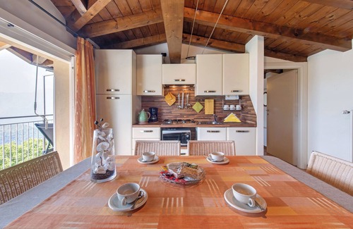 Veleso Apartment | Apartment 'Splendido loft panoramico' with Lake View & Wi-Fi