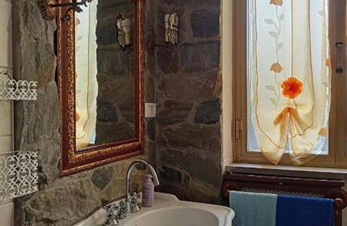 Rocchetta di Vara Apartment | Apartment 'Stanza Degli Elfi' with Shared Garden and Wi-Fi