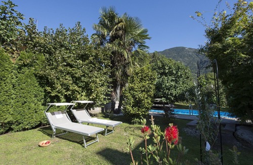 Merano Apartment | Apartment 'Stöckerhof Apfel' with Mountain View, Shared Pool and Wi-Fi