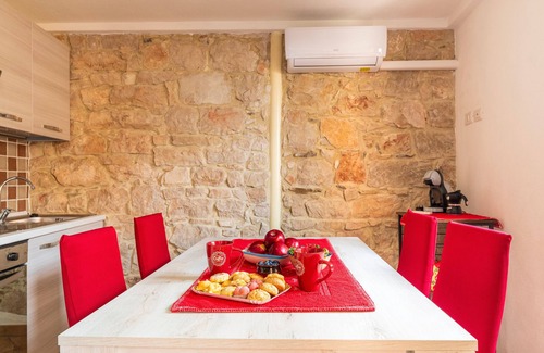 Baunei Apartment | Apartment 'Su Staulu Nou' with Wi-Fi and Air Conditioning
