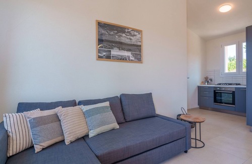 Aglientu Apartment | Apartment 'Sughereto 1' with Sea View, Wi-Fi and Air Conditioning