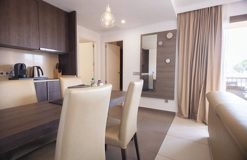 Cala Agulla Apartment | Apartment 'Suite 1' with Shared Pool, Wi-Fi and Air Conditioning