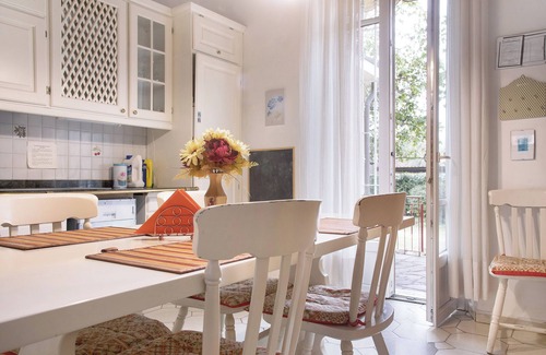 Capolago Apartment | Apartment 'Suite In Villa Con Parco' with Mountain View, Wi-Fi and Air Conditioning