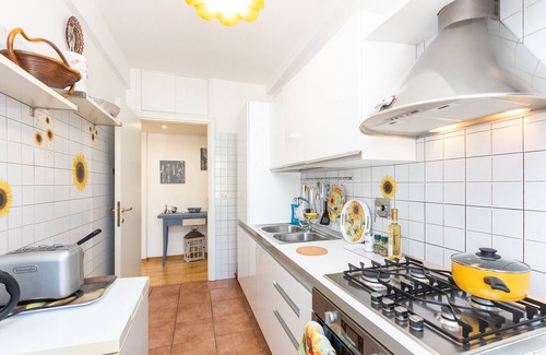 Quartiere XI Portuense Apartment | Apartment 'Sunflower' with Wi-Fi
