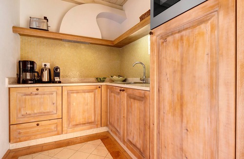 Puegnago del Garda Apartment | Apartment 'Superior Diamante' with Shared Pool, Wi-Fi and Air Conditioning