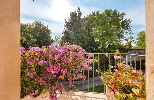 Puegnago del Garda Apartment | Apartment 'Superior Diamante' with Shared Pool, Wi-Fi and Air Conditioning