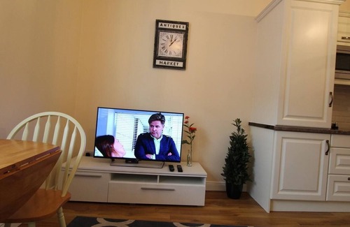 Kinsale Apartment | Apartment-Superior-Private Bathroom-Ref C