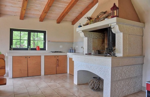 Susnjici Apartment | Apartment Susnjici 2 with Pool, Children Playground and Balcony, Parking