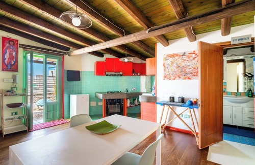 Montesano Salentino Apartment | Apartment 'Tramonto D'Arte' with Private Terrace, Wi-Fi and Air Conditioning