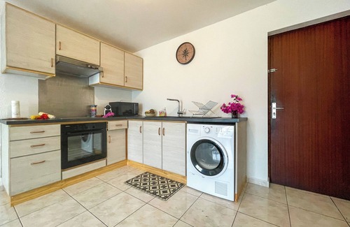Arue Apartment | Apartment Tahiti near hospital, wifi,A&C,Swimming pool