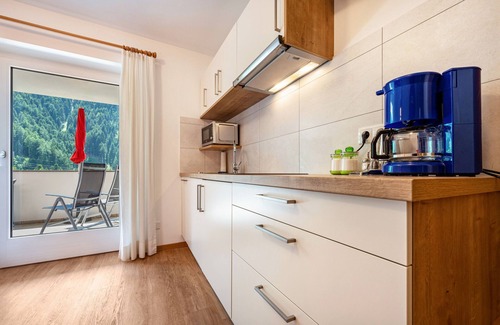 Laion Apartment | Apartment "Talblick 3" with Mountain View, Garden & Wi-Fi