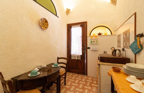 Mockarta Apartment | Apartment 'Tenuta Donna Vittoria - Mandarino' with Pool, 2 Terraces & Wi-Fi