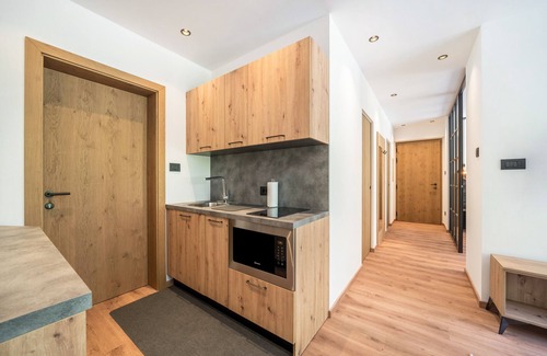 Terlano Apartment | Apartment 'Thanhammer Kreuth' with Mountain View, Shared Terrace and Pool
