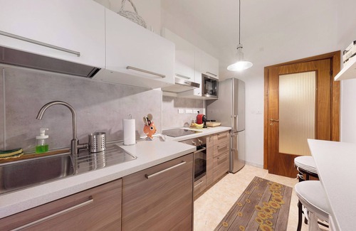 Lavagna Apartment | Apartment 'The Riviera' with Balcony and Wi-Fi