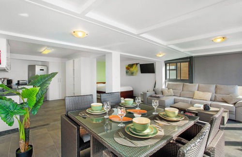 Jardim do Mar Apartment | Apartment 'The Wave House - Seaside Haven' with Sea View, Wi-Fi and Air Conditioning