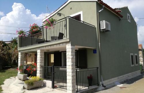 Topid Apartment | Apartment Tireli