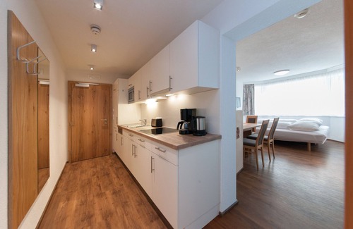 Pettneu am Arlberg Apartment | Apartment 'Top 1 Galzig' with Mountain View, Private Garden and Wi-Fi