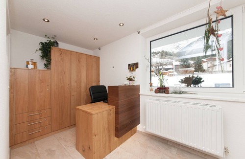 Pettneu am Arlberg Apartment | Apartment 'Top 1 Galzig' with Mountain View, Private Garden and Wi-Fi