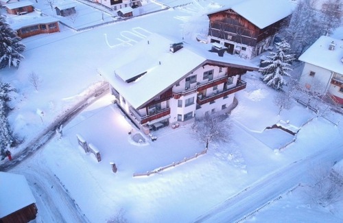 Pettneu am Arlberg Apartment | Apartment 'Top 1 Galzig' with Mountain View, Private Garden and Wi-Fi
