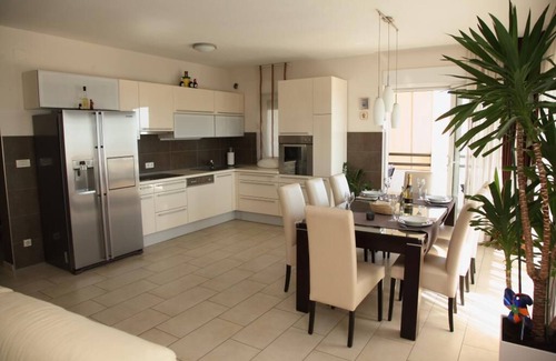 Mravince Apartment | Apartment Toma - Comfort Two-Bedroom Apartment with Terrace and Sea View