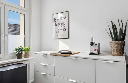 Wuppertal Apartment | Apartment 'Top Wohnung-neu-20 Min Nach Dus' with Wi-Fi