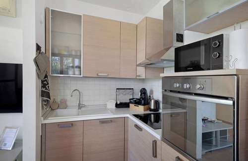 Cisano sul Neva Apartment | Apartment 'Tra Monti E Mare' with Mountain View, Wi-Fi and Air Conditioning
