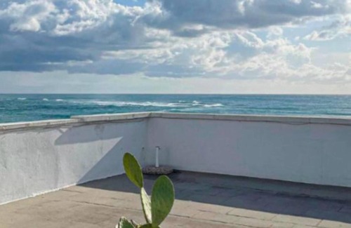 Torre Pali Apartment | Apartment 'Tramonti D'Incanto' with Sea View, Wi-Fi and Air Conditioning
