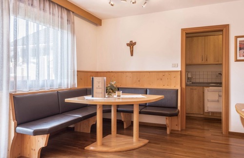 Kastelruth Apartment | Apartment “Trocker Kastelruth 10” near Seiser Alm with Mountain View & Sauna