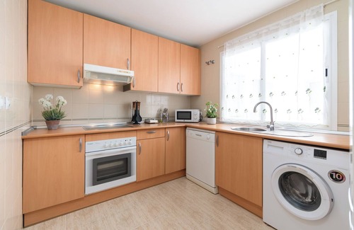 La Cala del Moral Apartment | Apartment 'Tu Oasis En Malaga' with Shared Pool and Wi-Fi